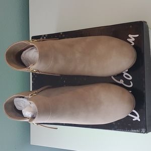 Brand new in box Sam Edelman Petty Phoebe booty in suede taupe Size 5M